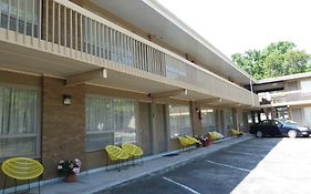 Parkway Motel