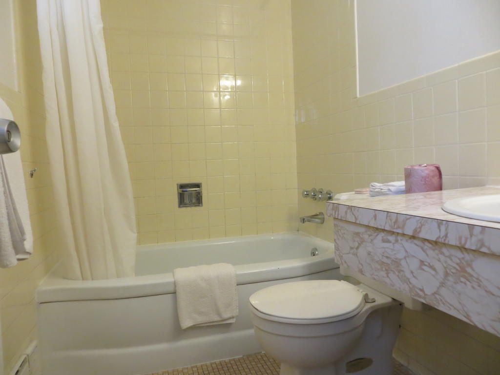 Parkway Motel Niagara Falls Room photo